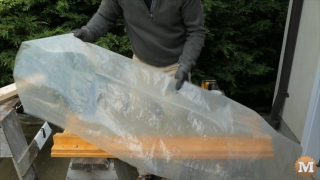 Stripping aircrete panel from mold