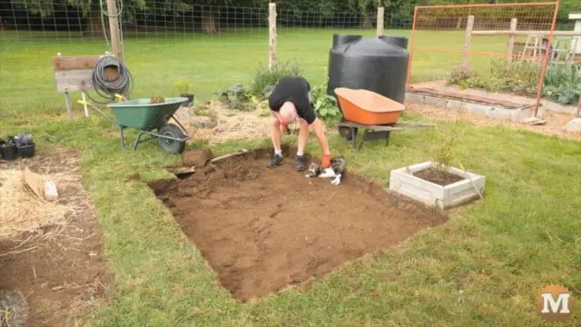excavating a level place for the rain tank