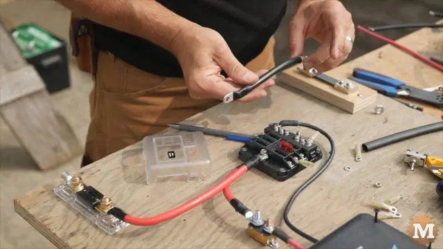 make negative wire from fuse block to shunt
