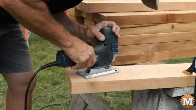 Cutting a rafter tail profile with a jigsaw