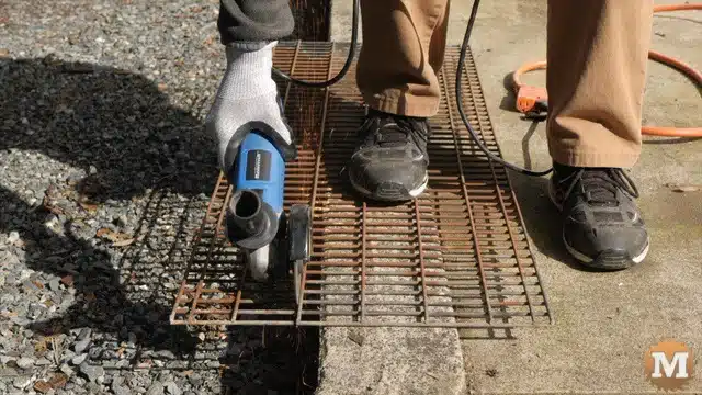 Cutting the wire mesh with an angle grinder and cut-off blade
